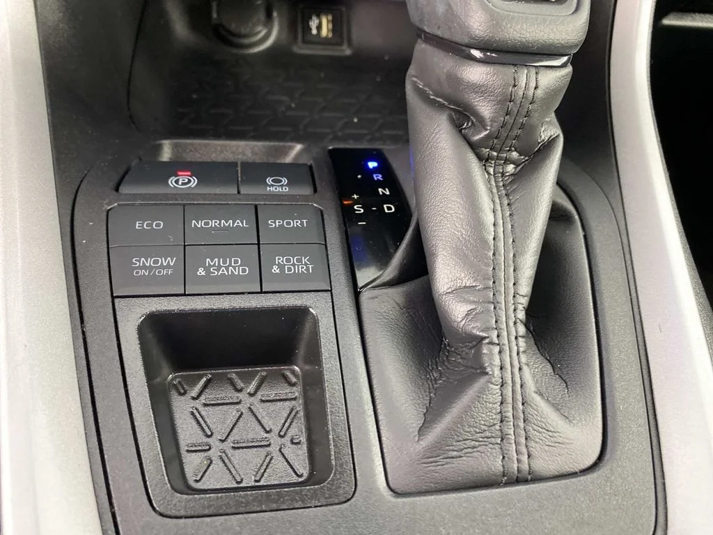 Used 2025 Silver Sky Metallic Toyota LE image 22