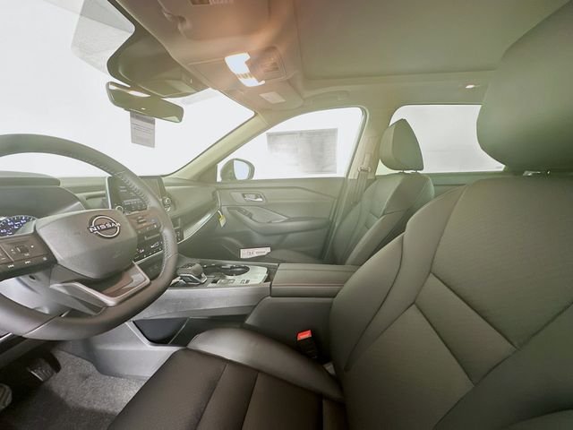 New 2026 Everest White Pearl TriCoat Nissan Dark Armor™ image 22