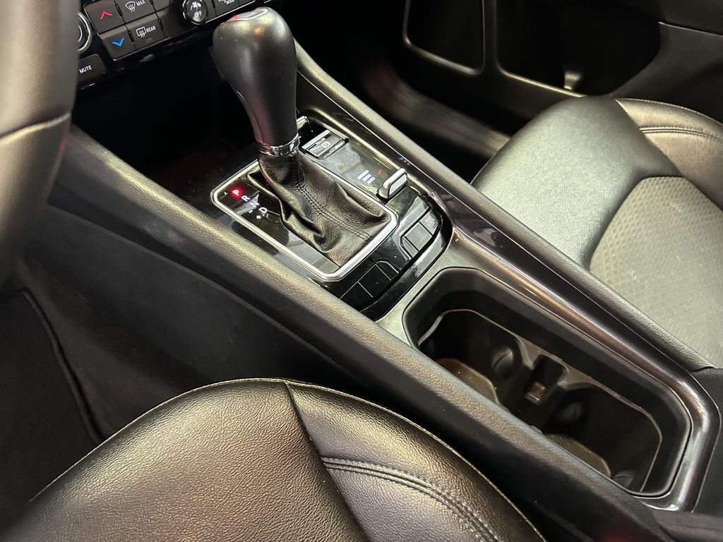 Used 2024 White Jeep Latitude image 19