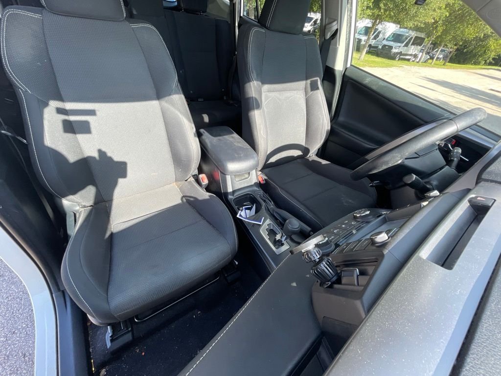 Used 2018 White Toyota XLE image 10