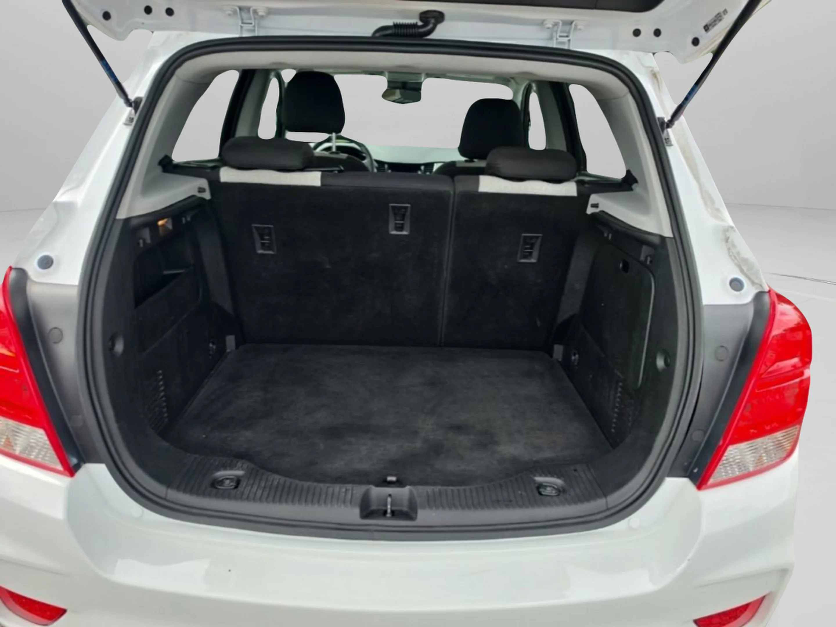 Used 2020 SUMMIT WHITE Chevrolet LS image 9