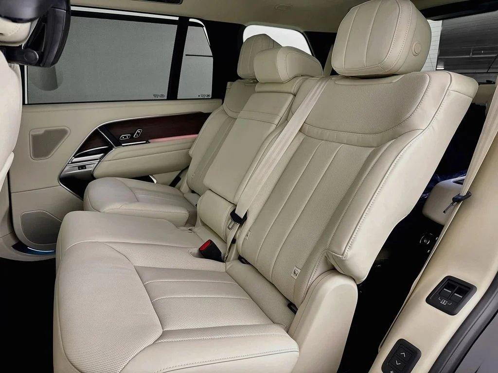 New 2027 Santorini Black Land Rover SE image 25