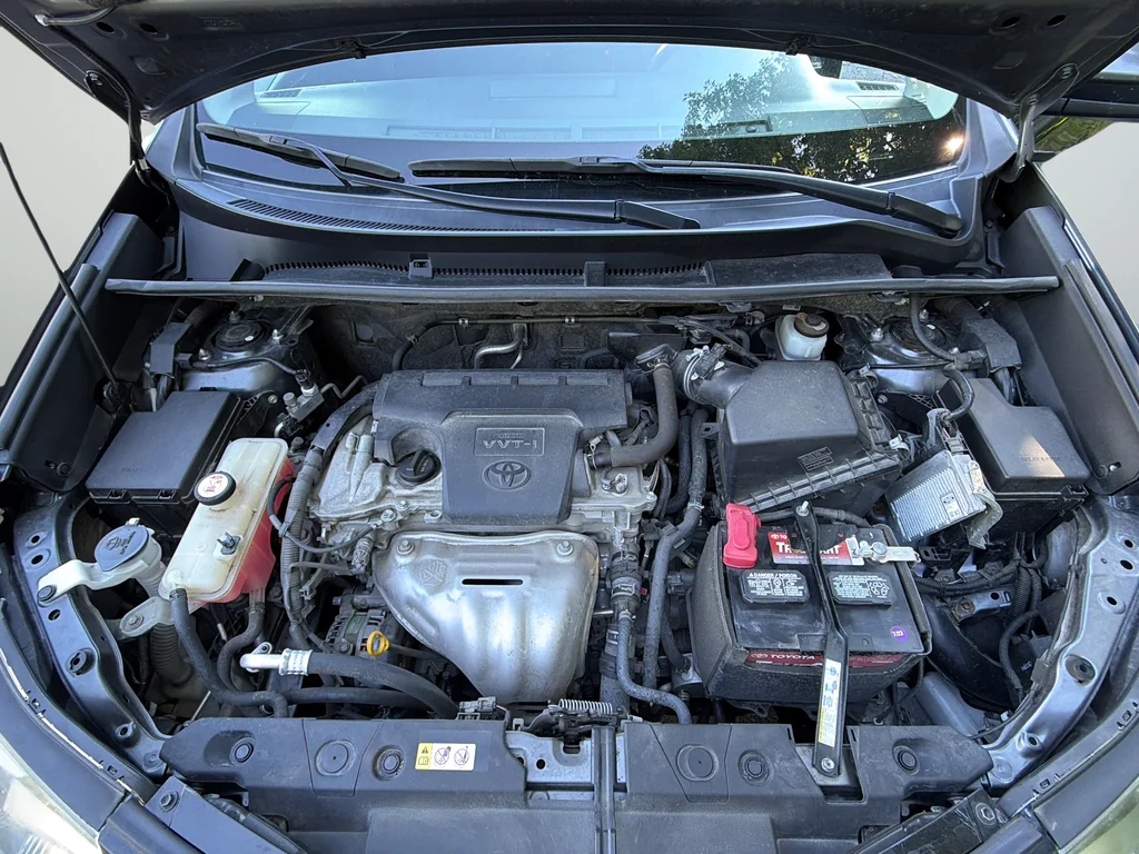 Used 2018 Gray Toyota XLE image 34