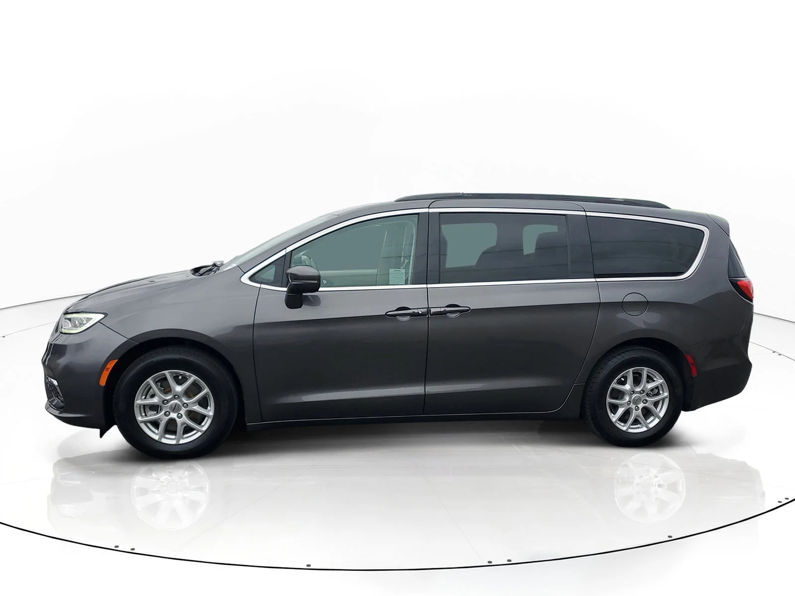 Certified Used 2022 Gray Chrysler Touring L image 7