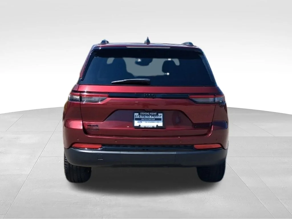Used 2024 Velvet Red Pearlcoat Jeep Limited image 6