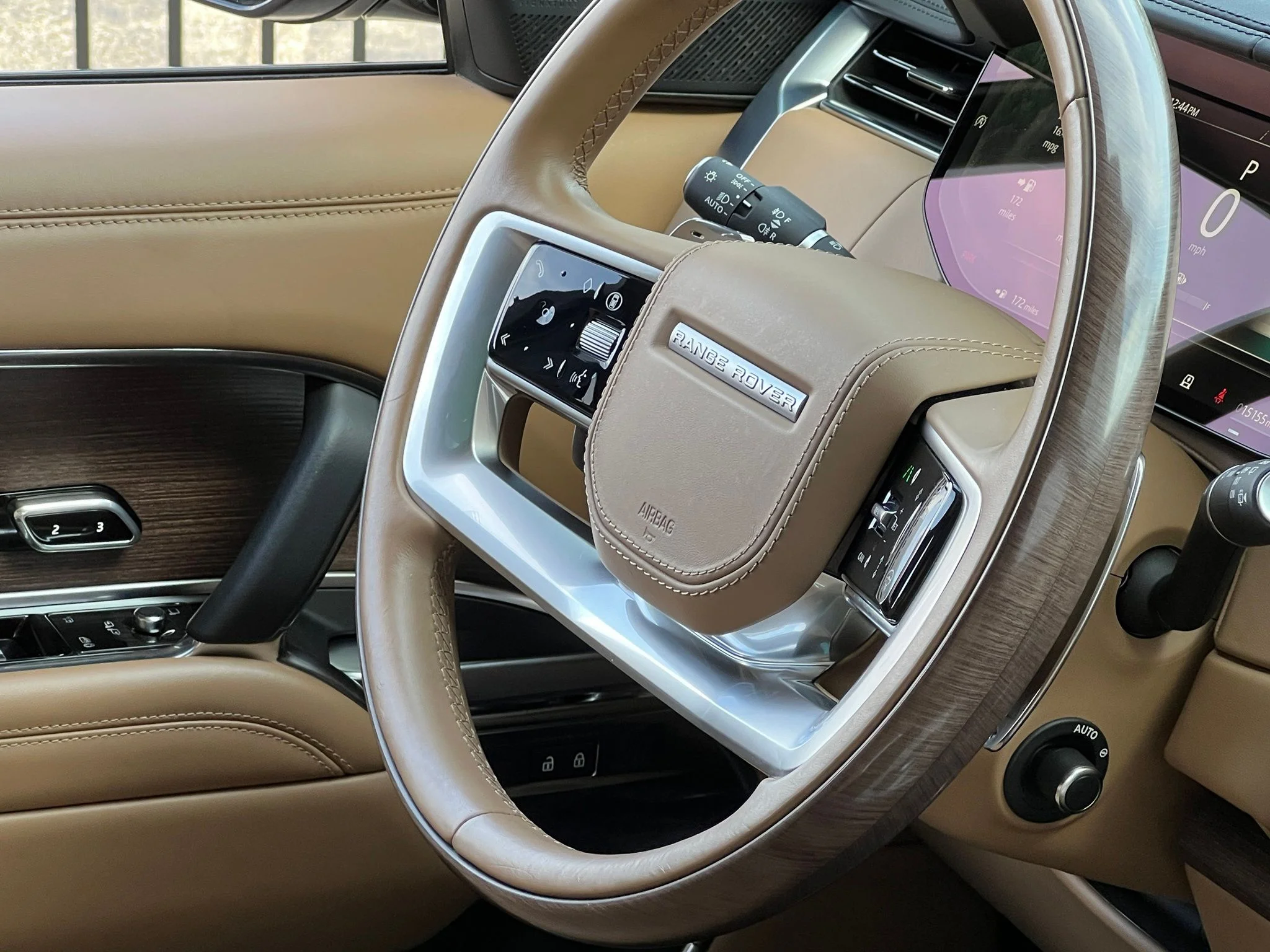 Used 2025  Land Rover Autobiography image 31