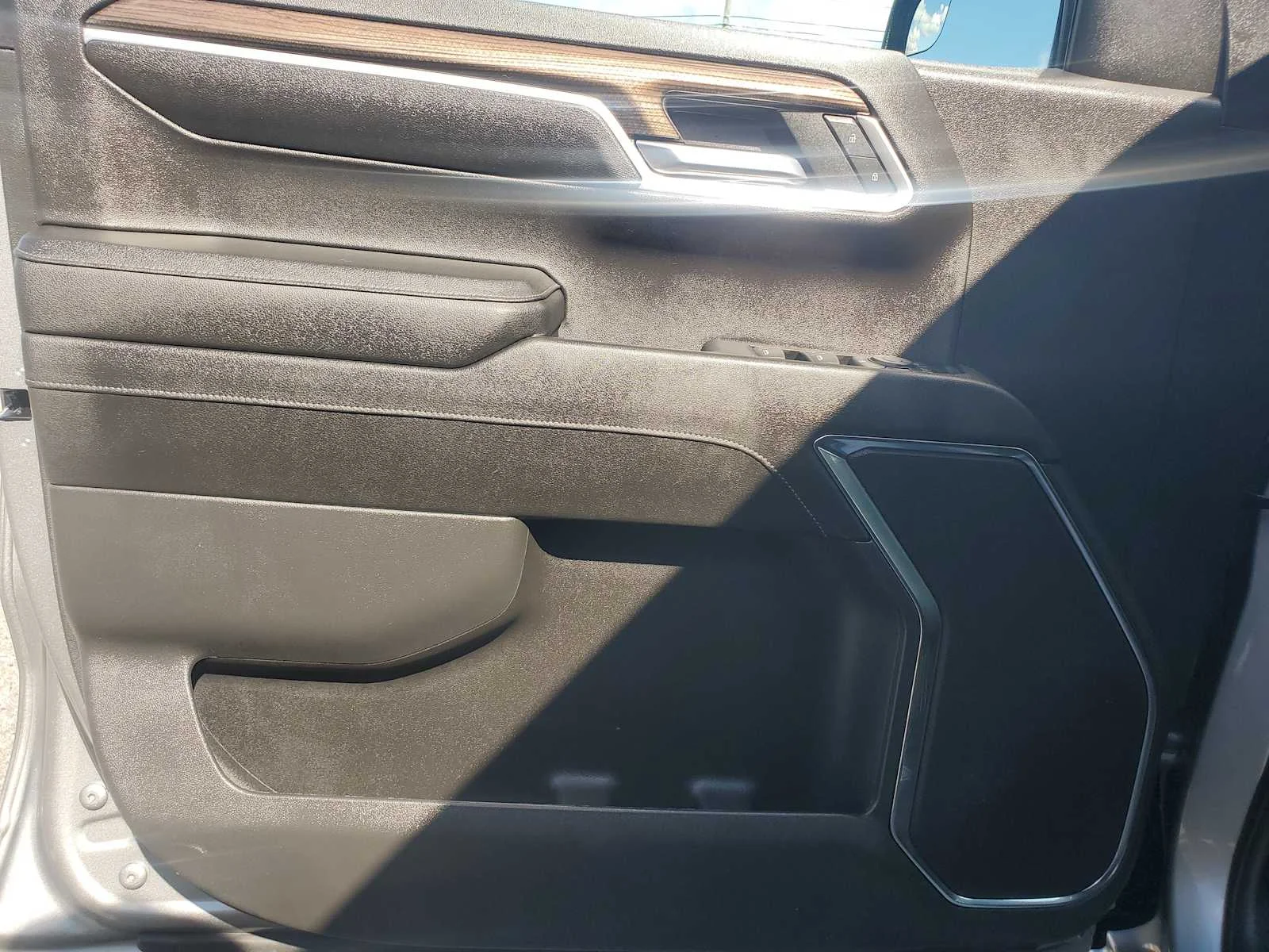 Used 2023 STERLING GRAY METALLIC Chevrolet LT image 21
