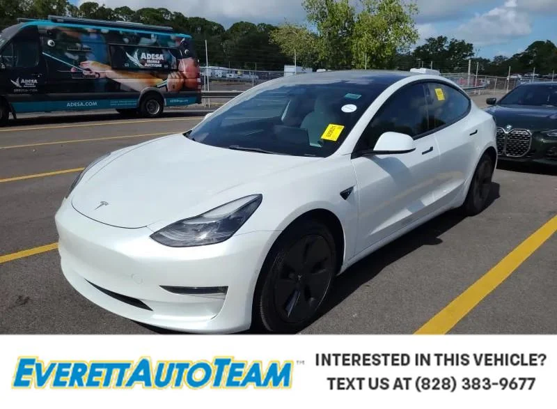 Used 2022  Tesla Long Range image 1