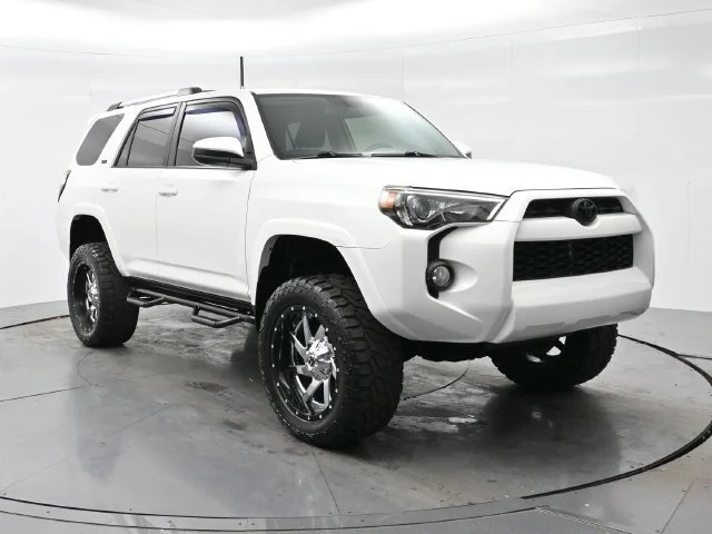 Used 2019 Super White Toyota SR5 image 1
