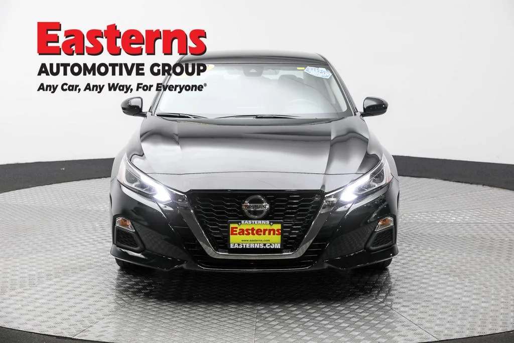 Used 2022 Black Nissan 2.5 SR image 2
