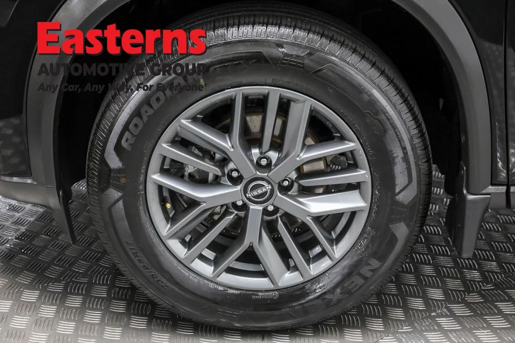 Used 2023 Black Nissan S image 31
