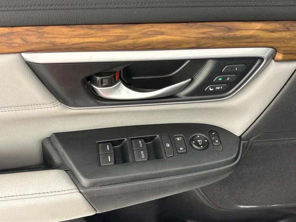 Used 2018  Honda EX-L image 25