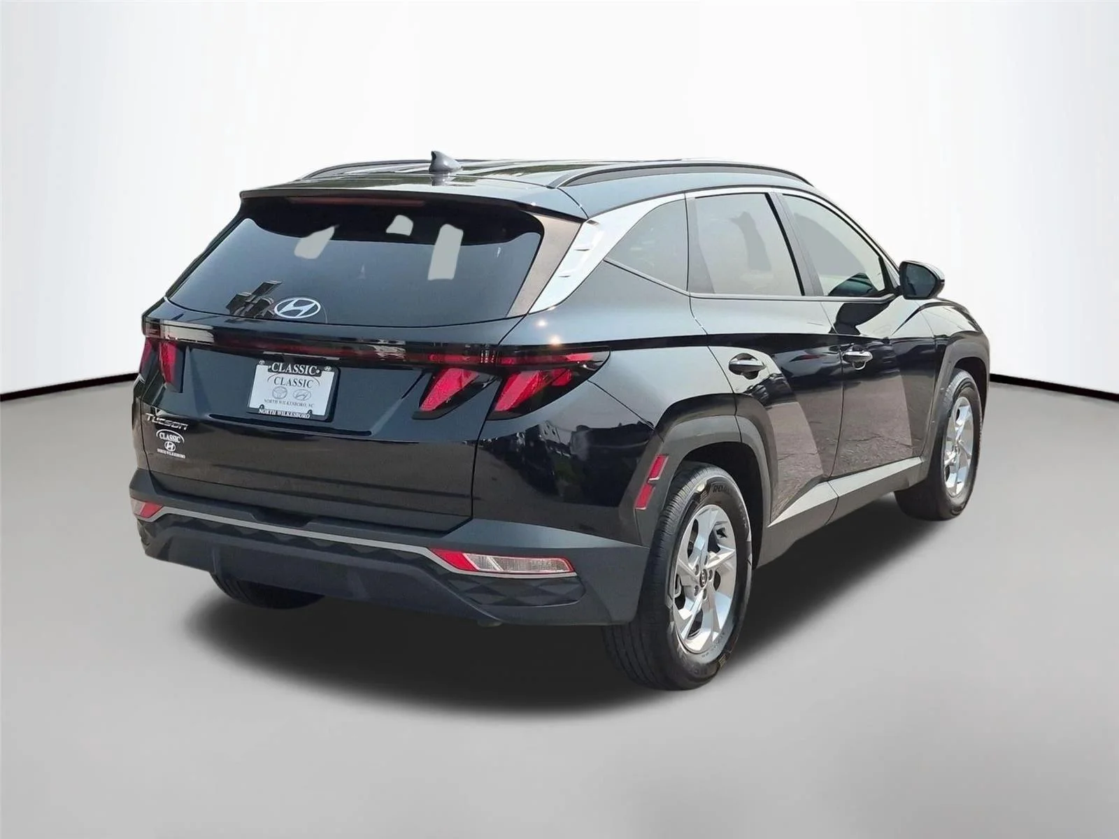 Used 2024 Black Pearl Hyundai SEL image 5