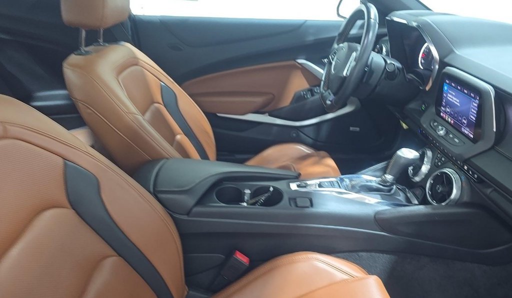 Used 2020 Black Chevrolet 2LT image 6