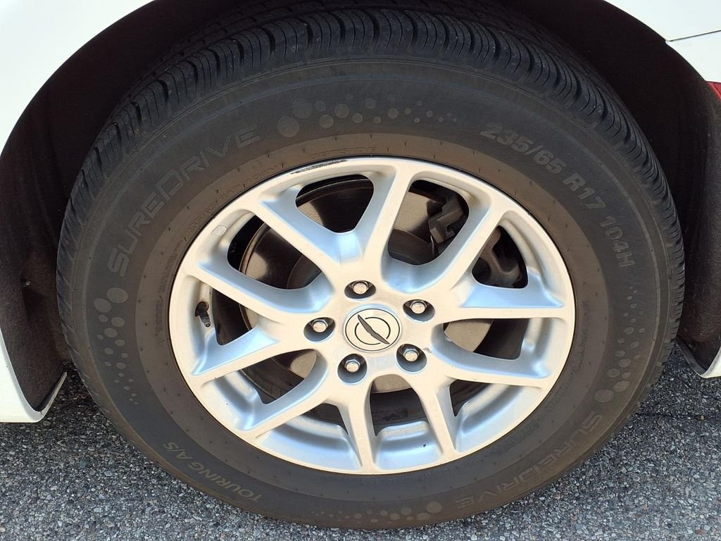 Used 2023 White Chrysler Touring L image 10