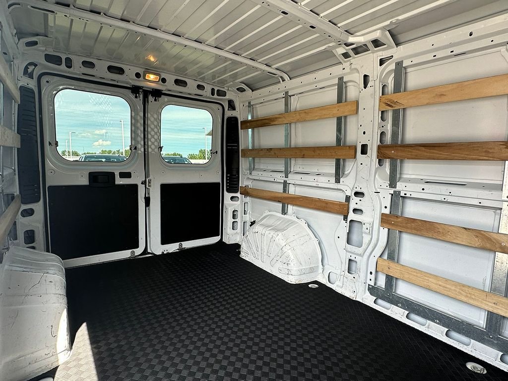 Used 2025 White Ram Base image 23