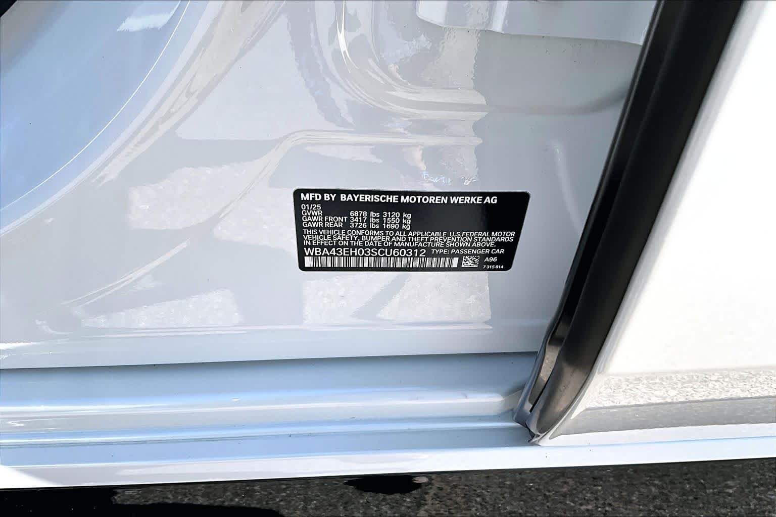 2025 BMW 7 Series 750e - Photo 38
