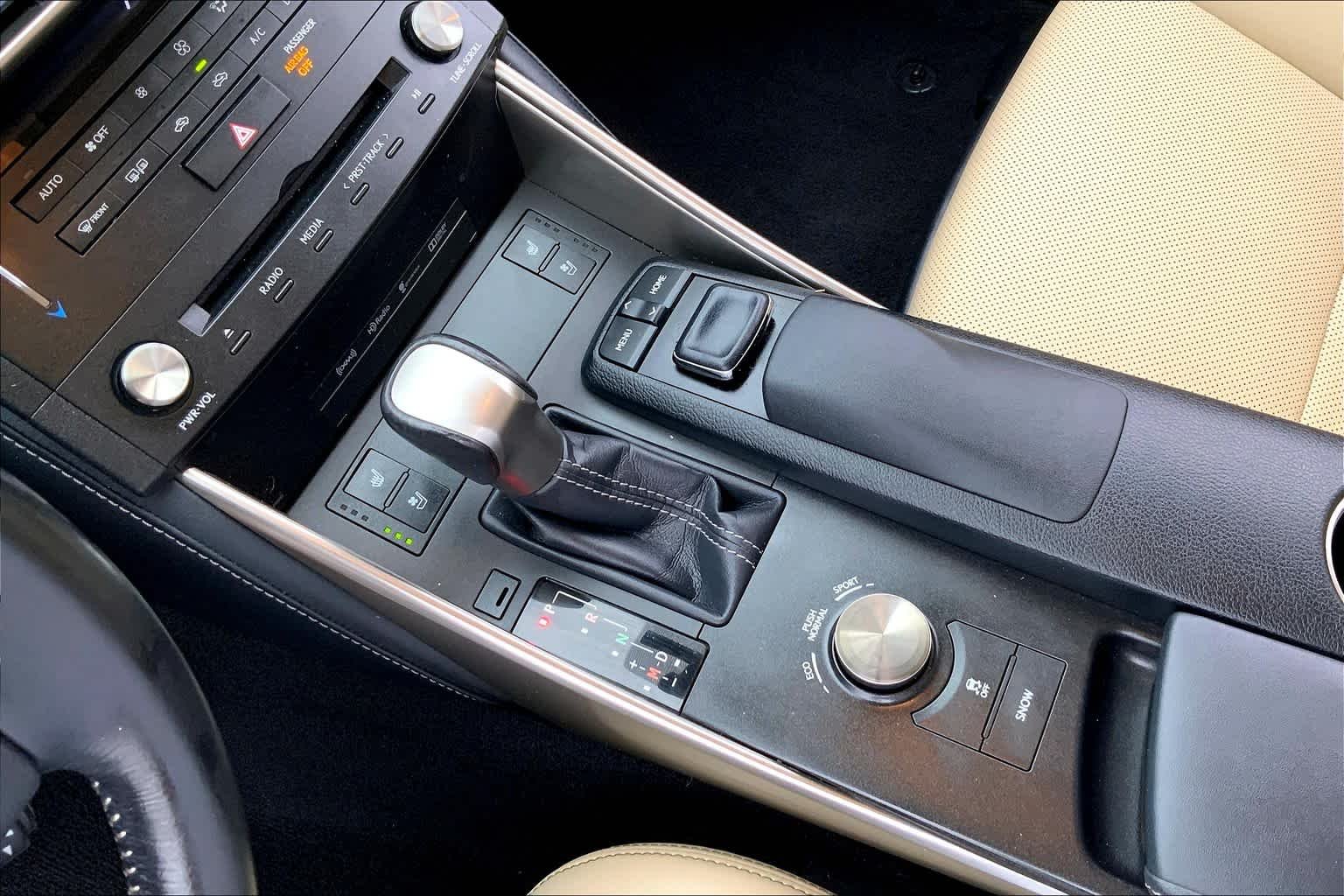 Used 2015 Starfire Pearl Lexus  image 16
