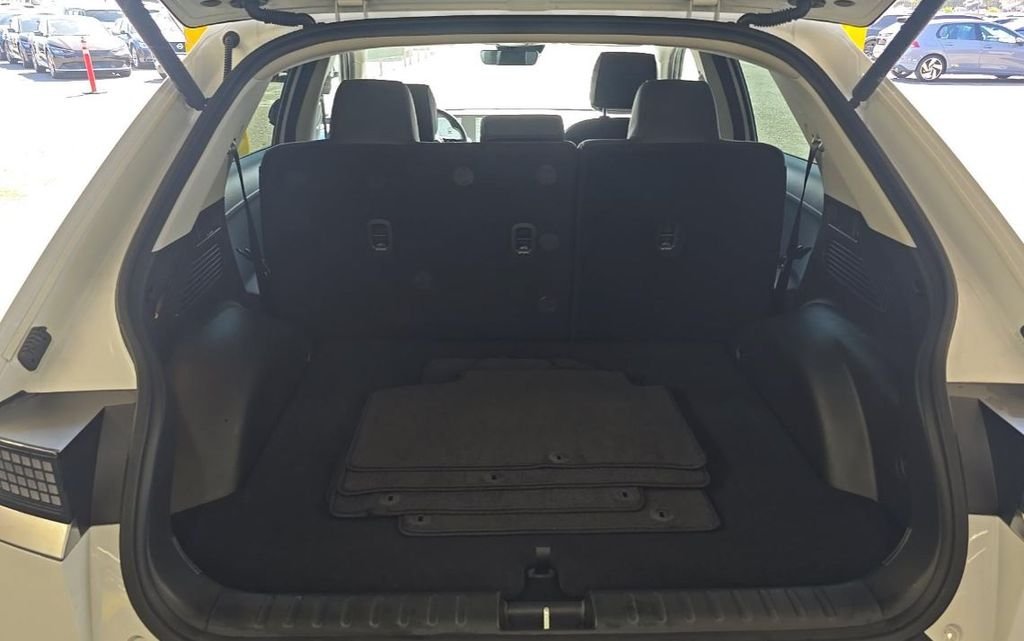 Used 2022 White Hyundai SEL image 8