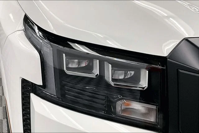 New 2026 Glacier White Nissan S image 14