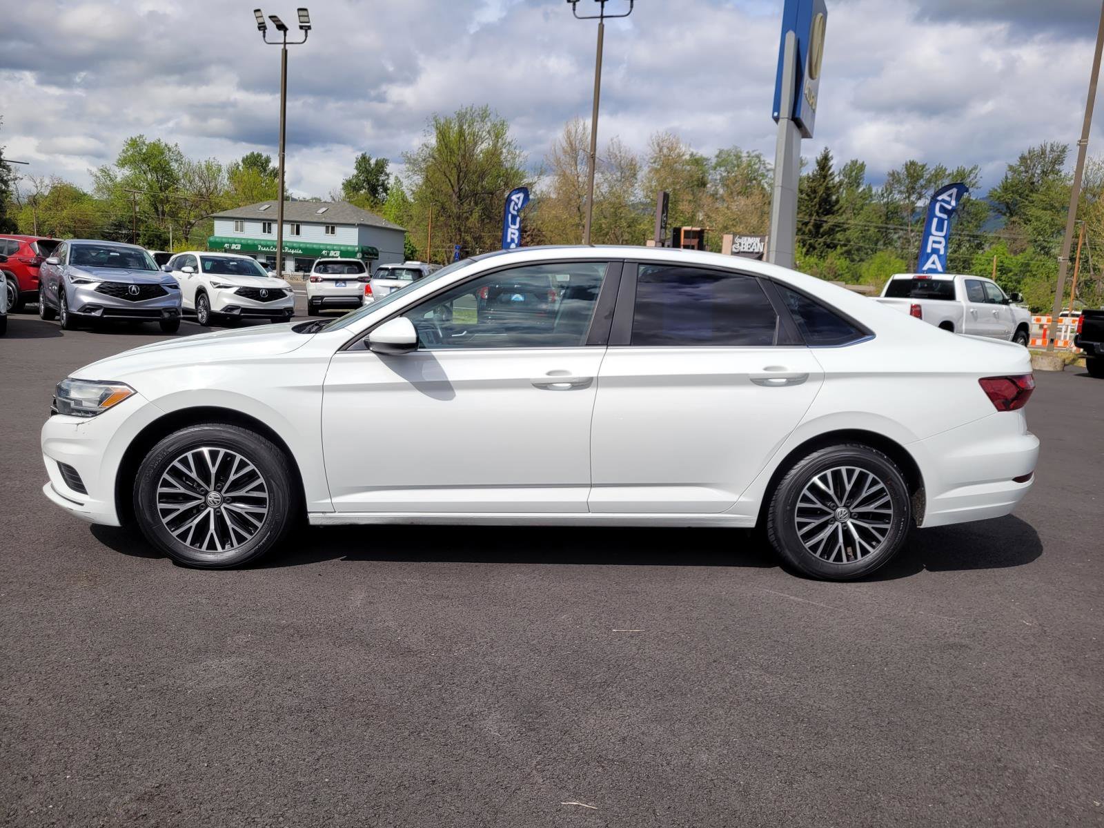 Used 2021 Pure White Volkswagen R-Line image 8