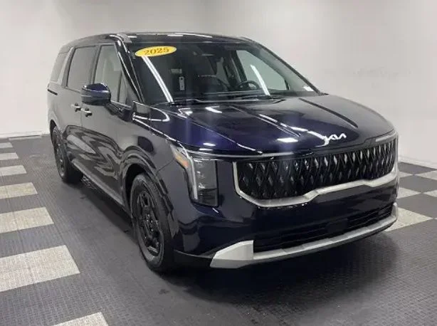 2025 Kia Sedona LXS's photo