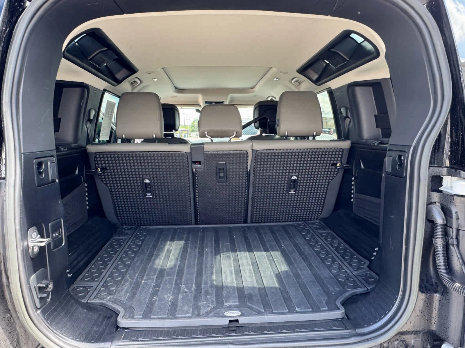 Used 2023 WHT Land Rover S image 15