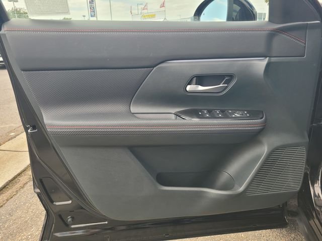 Used 2025 Black Nissan SR image 18