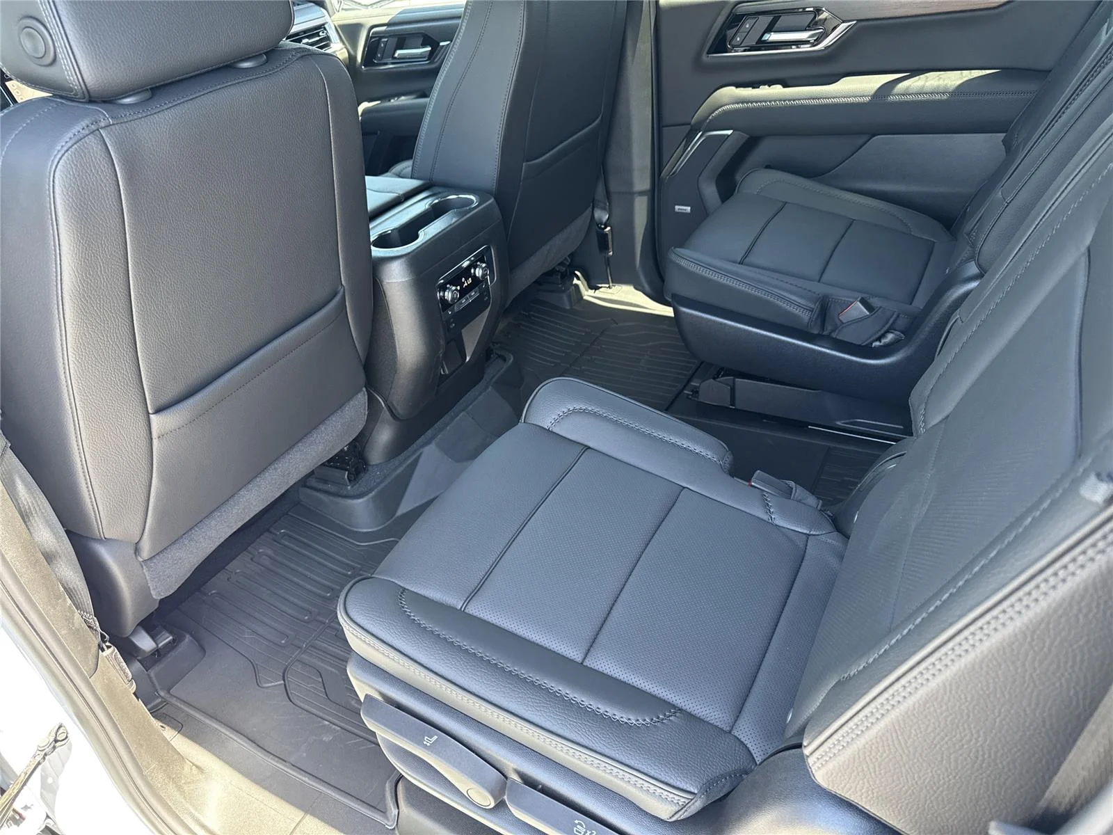 2026 GMC Yukon XL Denali - Photo 21