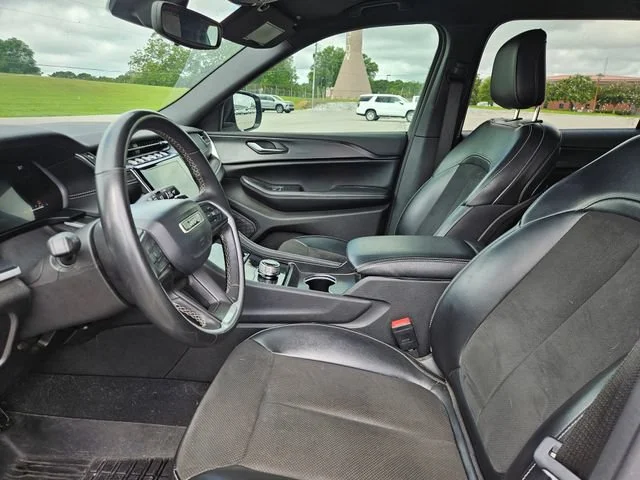 Used 2024 White Jeep Altitude image 9