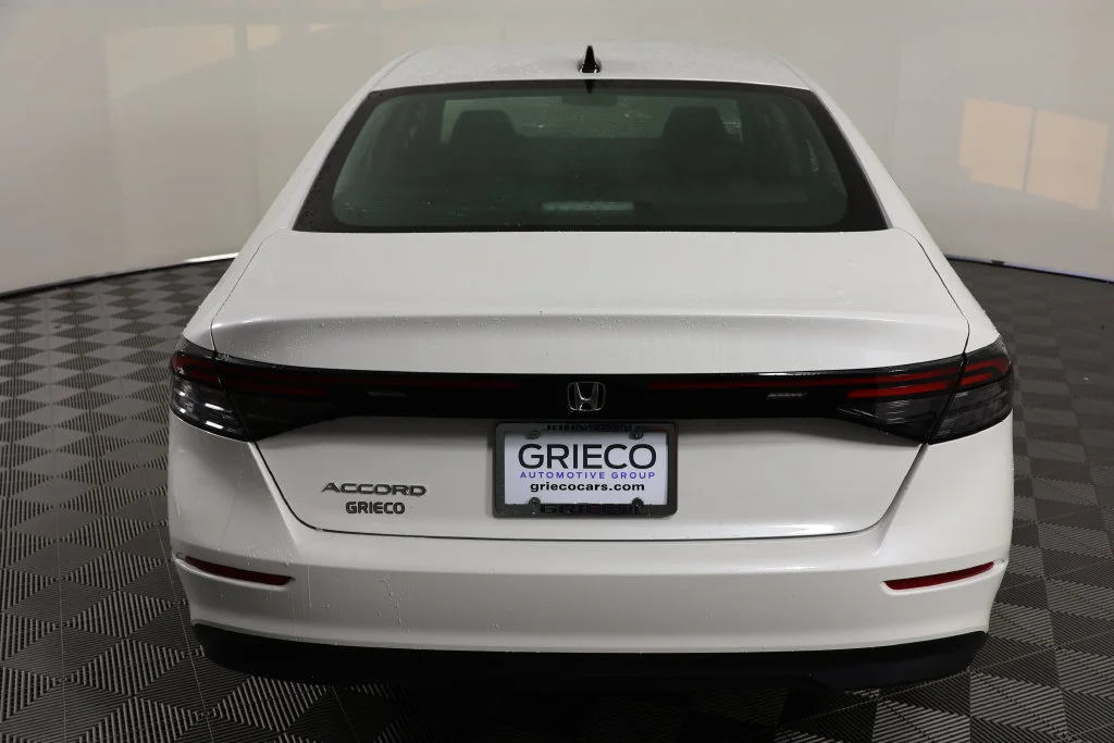 Used 2026 Platinum White Pearl Honda SE image 7