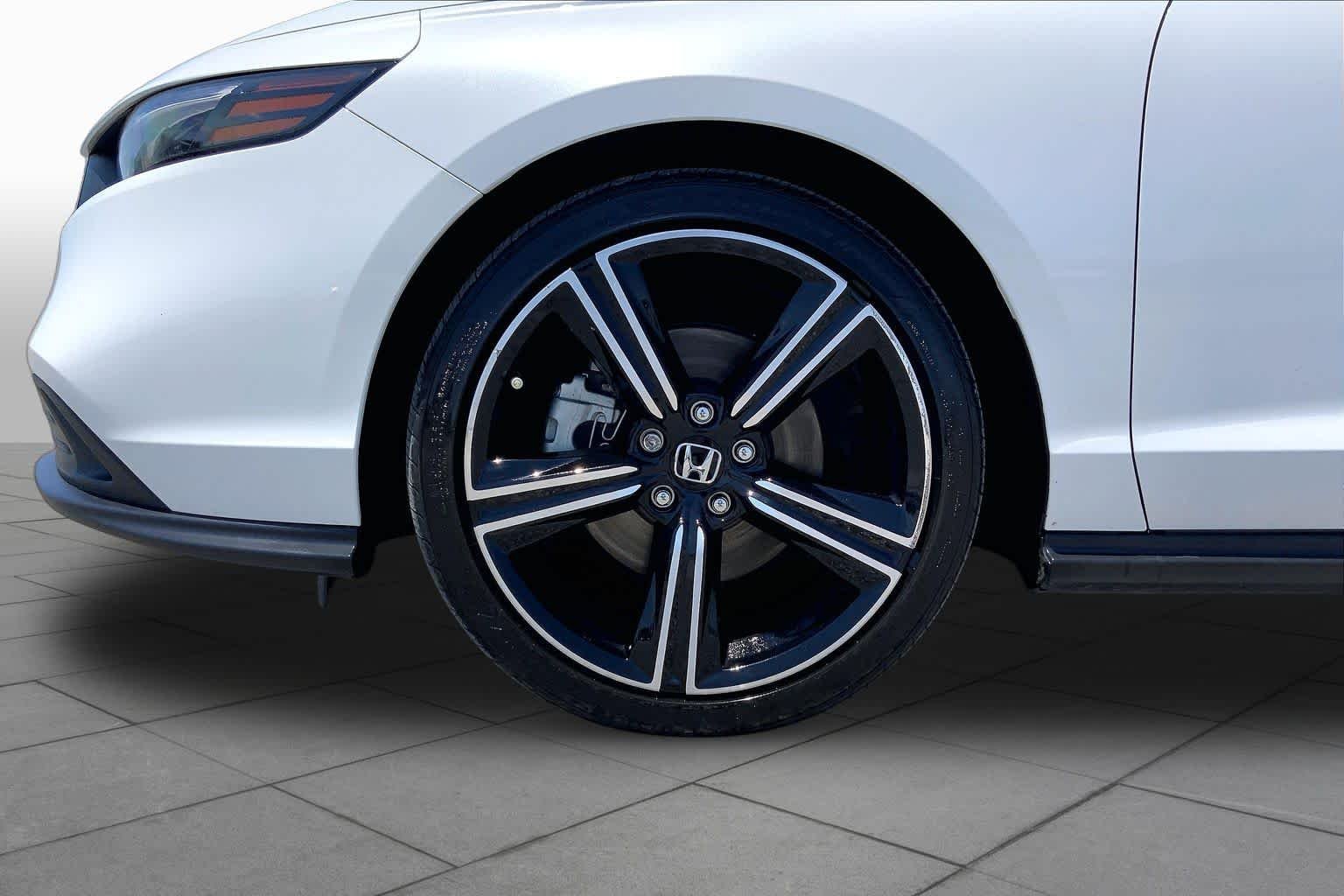 Used 2025 Platinum White Pearl Honda Sport image 11