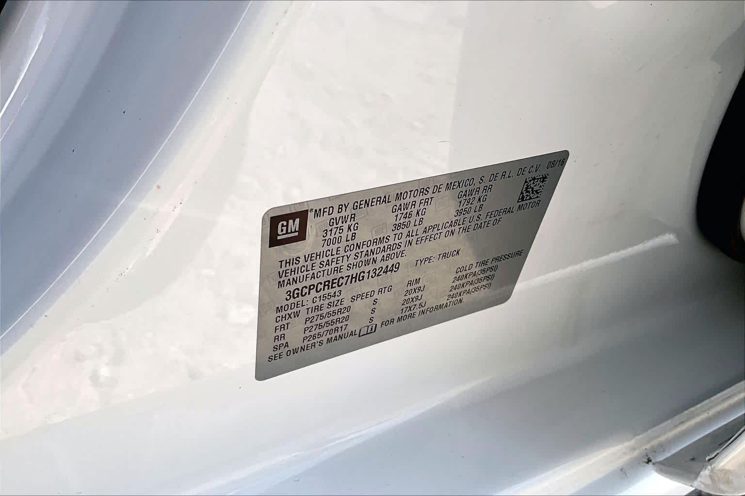 Used 2017 Summit White Chevrolet LT image 33
