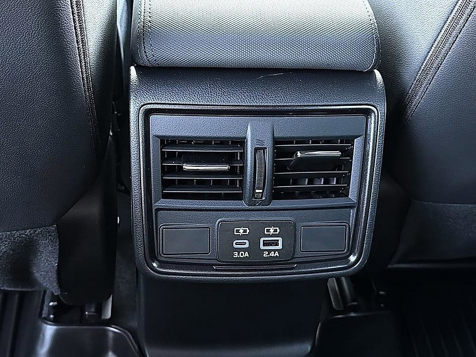 Used 2025 Crystal White Pearl Subaru Limited image 8