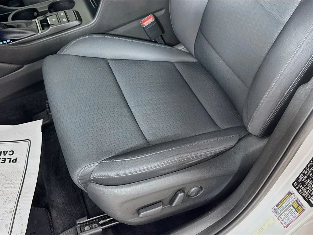 Used 2019 Dazzling White Hyundai Night image 23