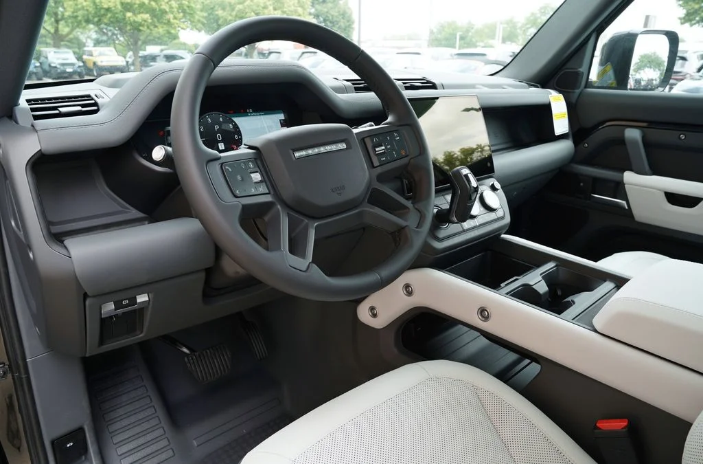 Used 2026 Black Land Rover X-Dynamic SE image 14