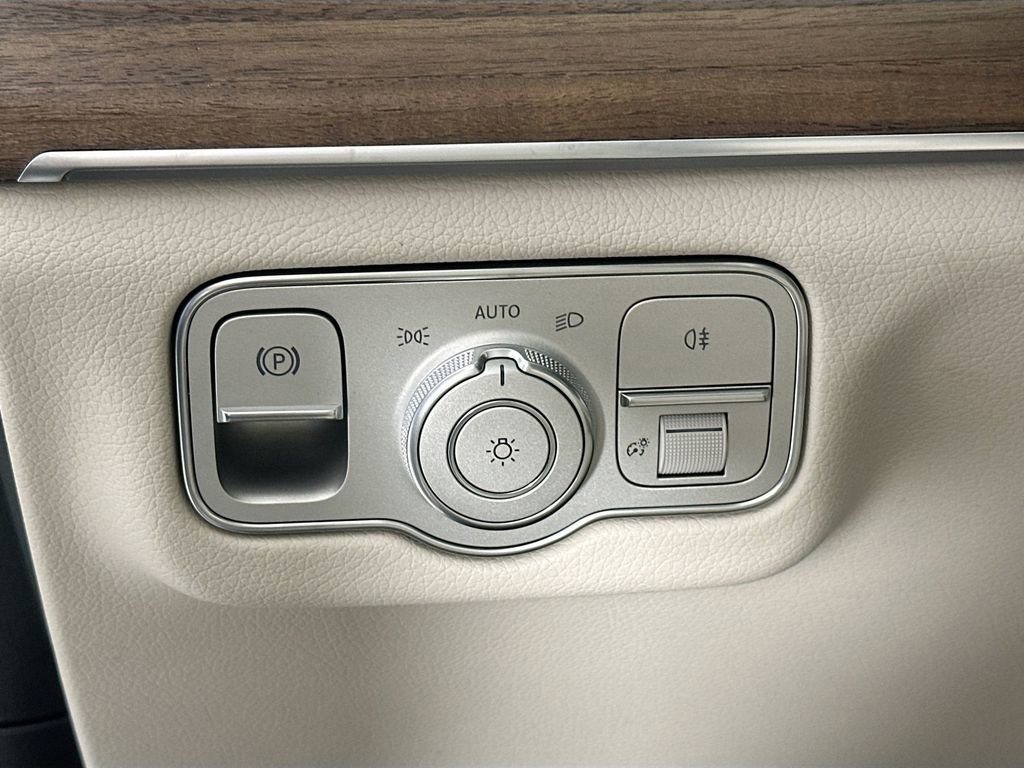 New 2026 MANUFAKTUR Moonlight White Metallic Mercedes-Benz GLE 350 image 44
