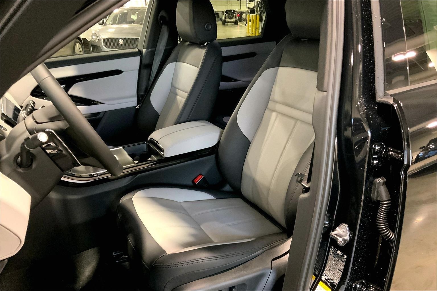 2026 Land Rover Range Rover Evoque Dynamic SE - Photo 9