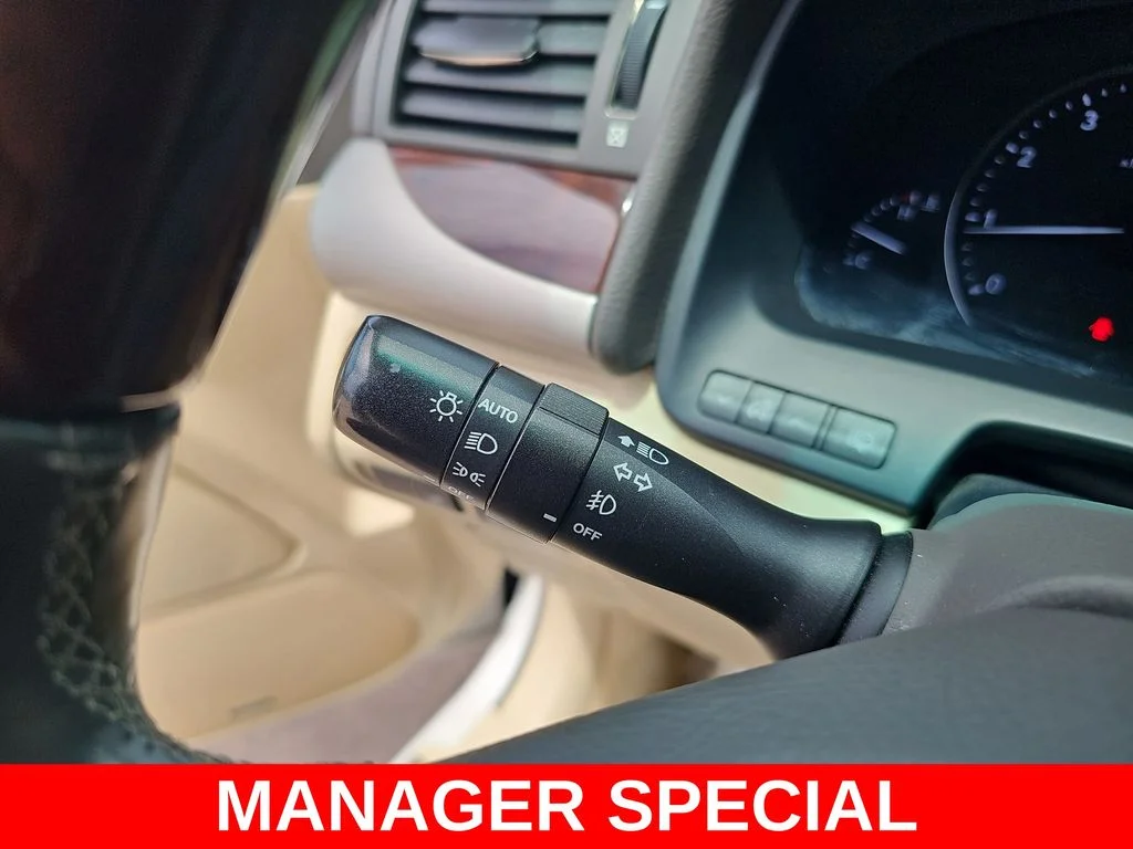 Used 2016 White Lexus 460 image 26