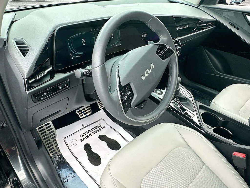 Certified Used 2025 Gray Kia EX Touring image 9