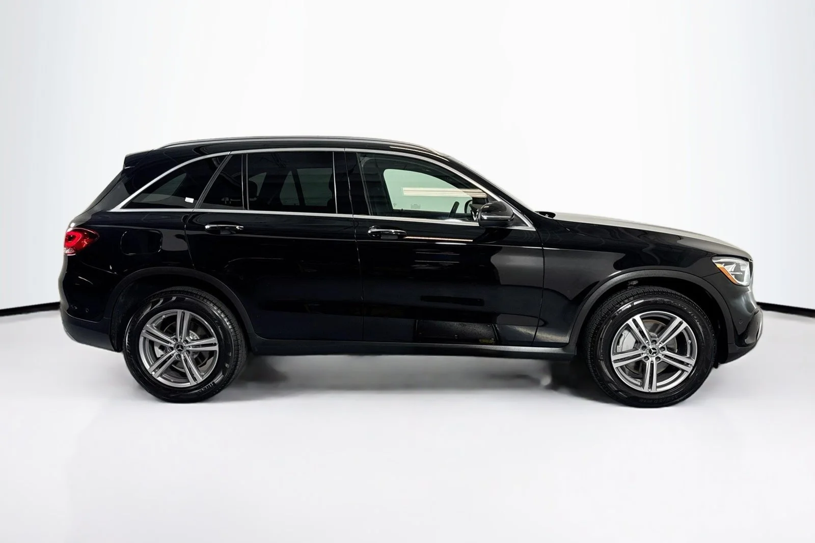 Used 2022 Black Mercedes-Benz GLC 300 image 4