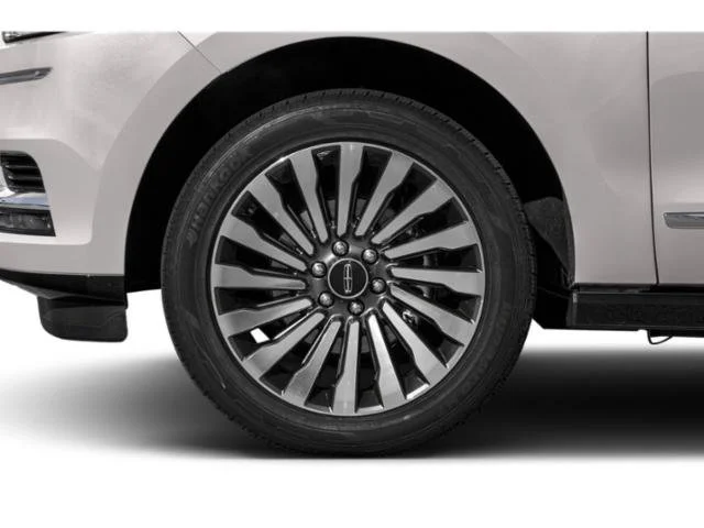 Used 2018 Mocha Lincoln Reserve image 11