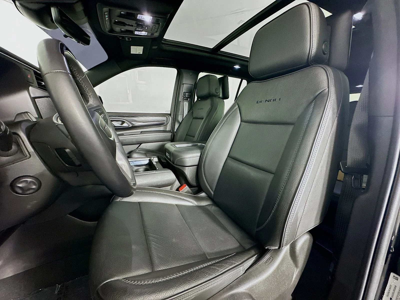 Used 2024 Onyx Black GMC Denali image 22