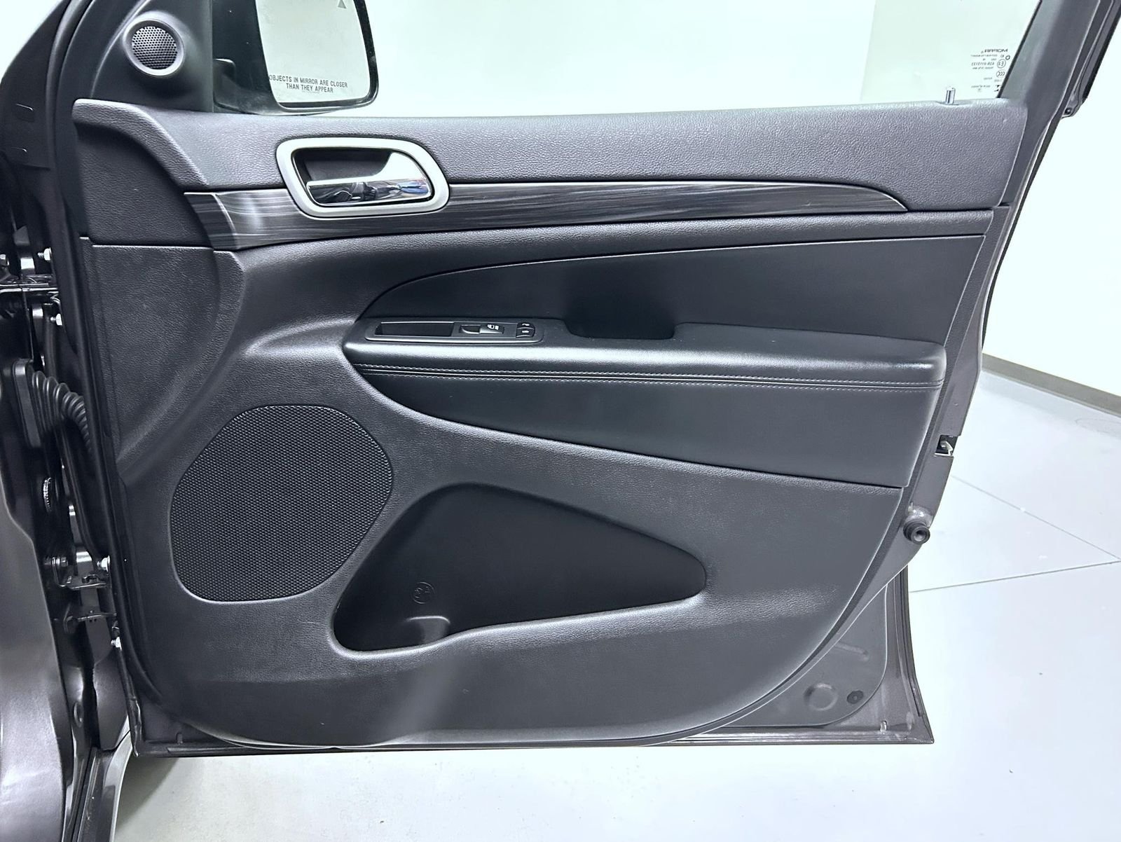 Used 2019 Gray Jeep Altitude image 17