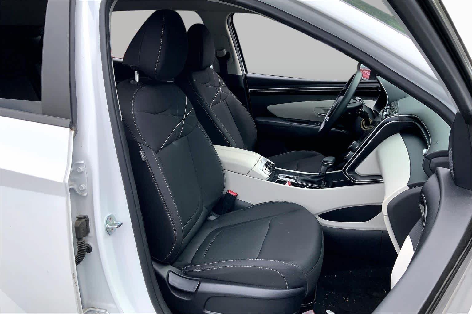 Used 2022 Quartz White Hyundai SEL image 9