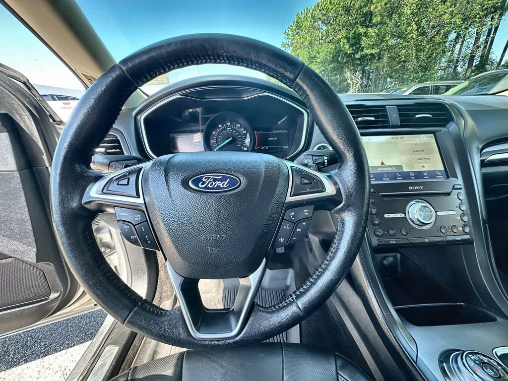 Used 2020  Ford Titanium image 11