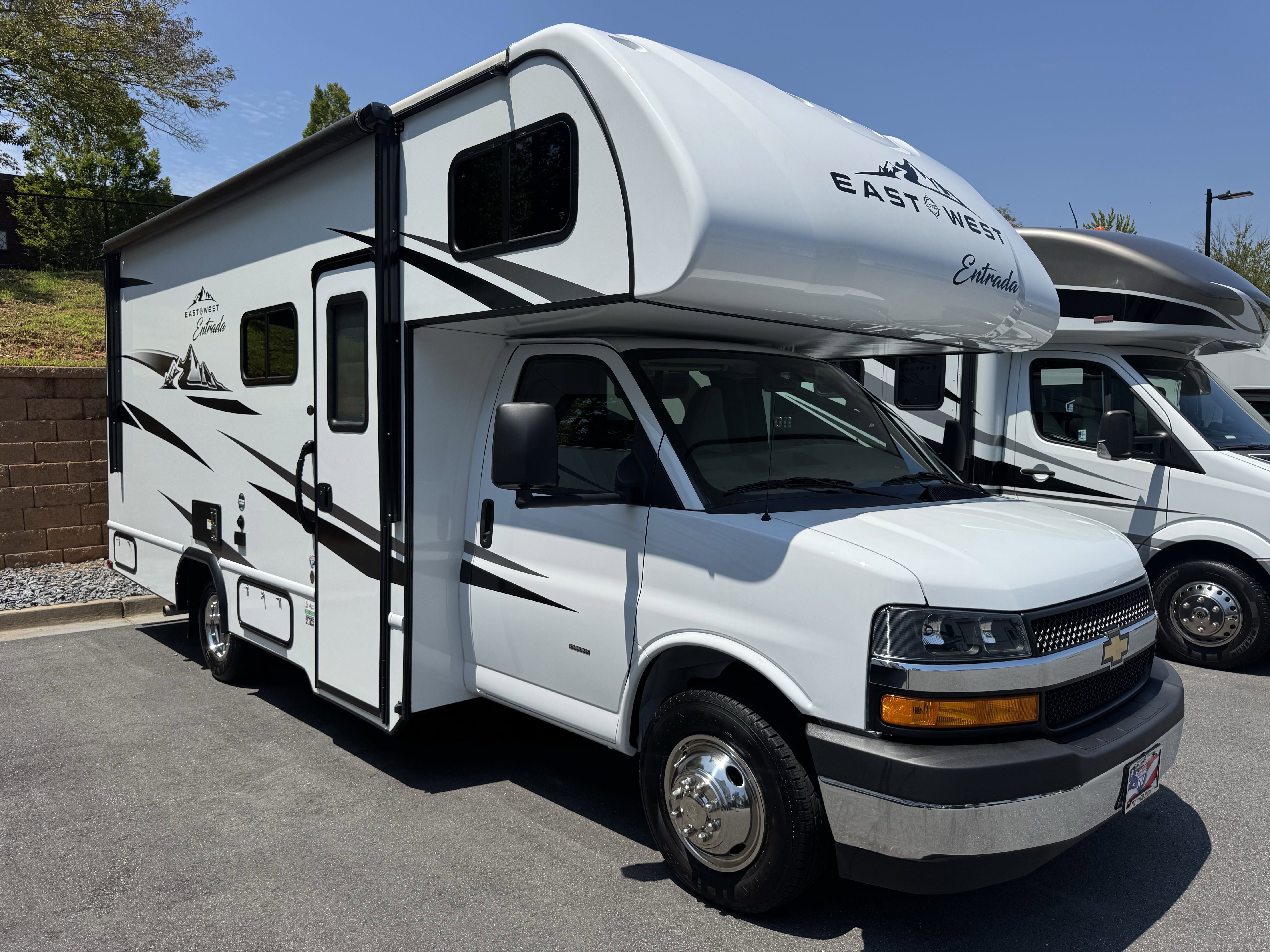 2024 Chevrolet Express Cutaway Base