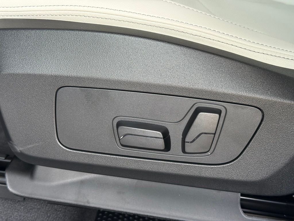 New 2026 White BMW xDrive28i image 11