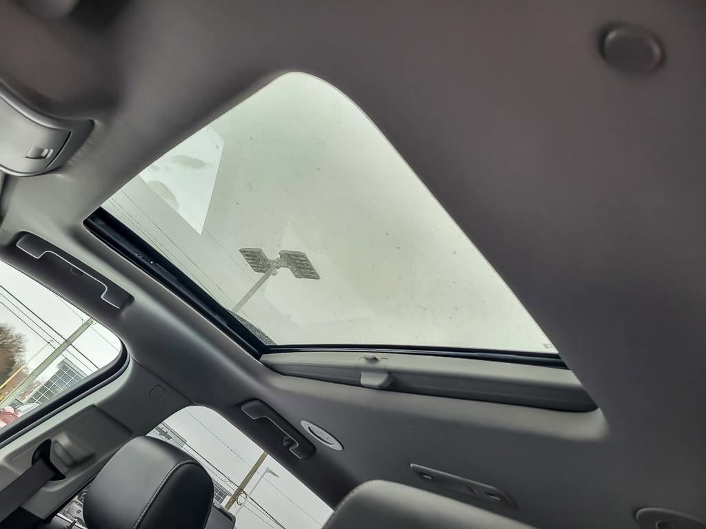 2023 GMC ACADIA - Image 9