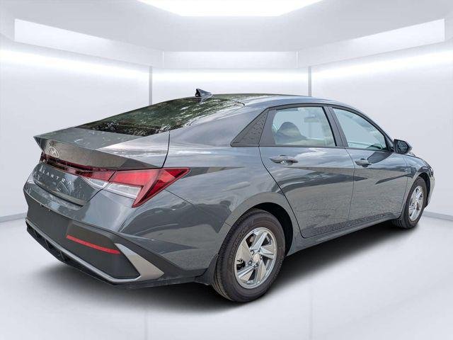 New 2026 Gray Hyundai SE image 3